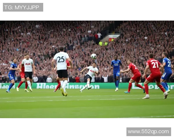 和足球巨星合影留下珍贵时刻见证绿茵场上的激情与荣耀