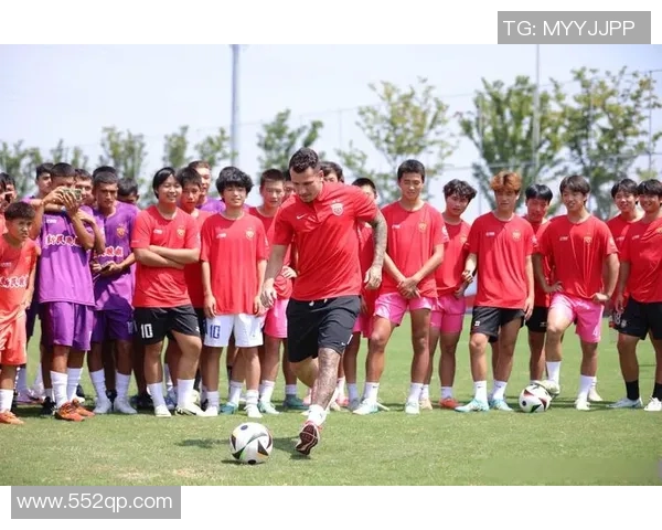 外国足球球星为何对中国情有独钟深度解析他们的热爱与关注 外国足球球星为何对中国情有独钟深度解析他们的热爱与关注