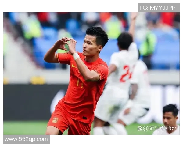 年轻足球星二代崭露头角继承父业引关注潜力无限备受期待 年轻足球星二代崭露头角继承父业引关注潜力无限备受期待