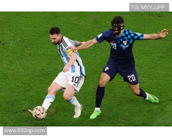 足球球星虚晃妙技解析：如何通过假动作突破防守打破僵局